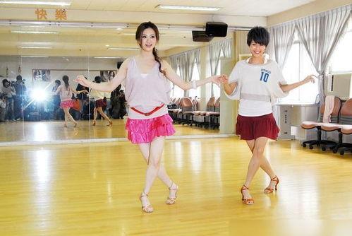 成人国标舞女孩视频教学,优雅舞步入门指南