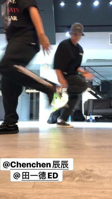 成人练舞绑腿沙袋视频,成人绑腿沙袋练舞教程揭秘